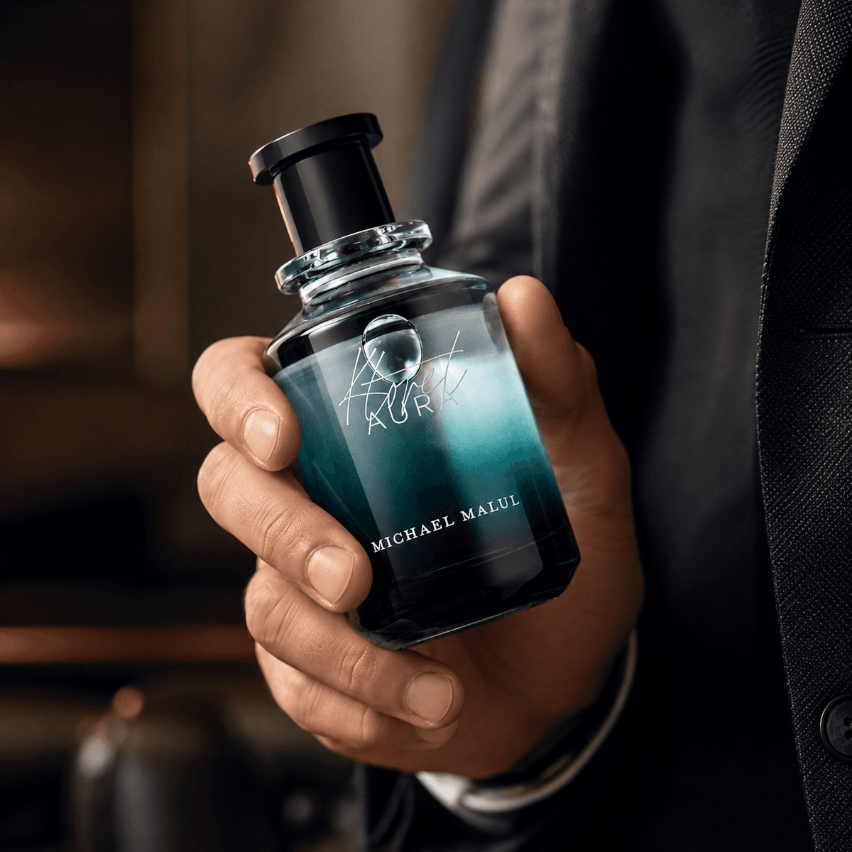 Michael Malul Ktoret Aura fragrance notes with nashi pear, plum, waterlily, cedar, musk and Haitian vetiver