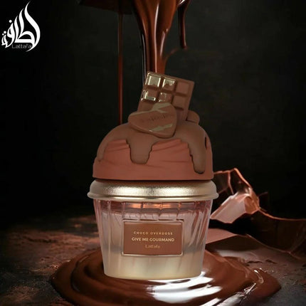 Candle with chocolate drizzle and a bar of chocolate on top, set against a dark background.