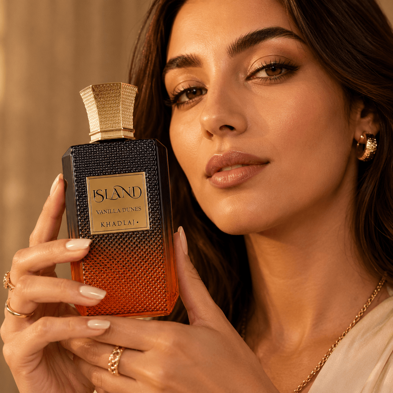 Khadlaj Island Vanilla Dunes fragrance notes with vanilla, cinnamon, cardamom, bourbon, praline and amber