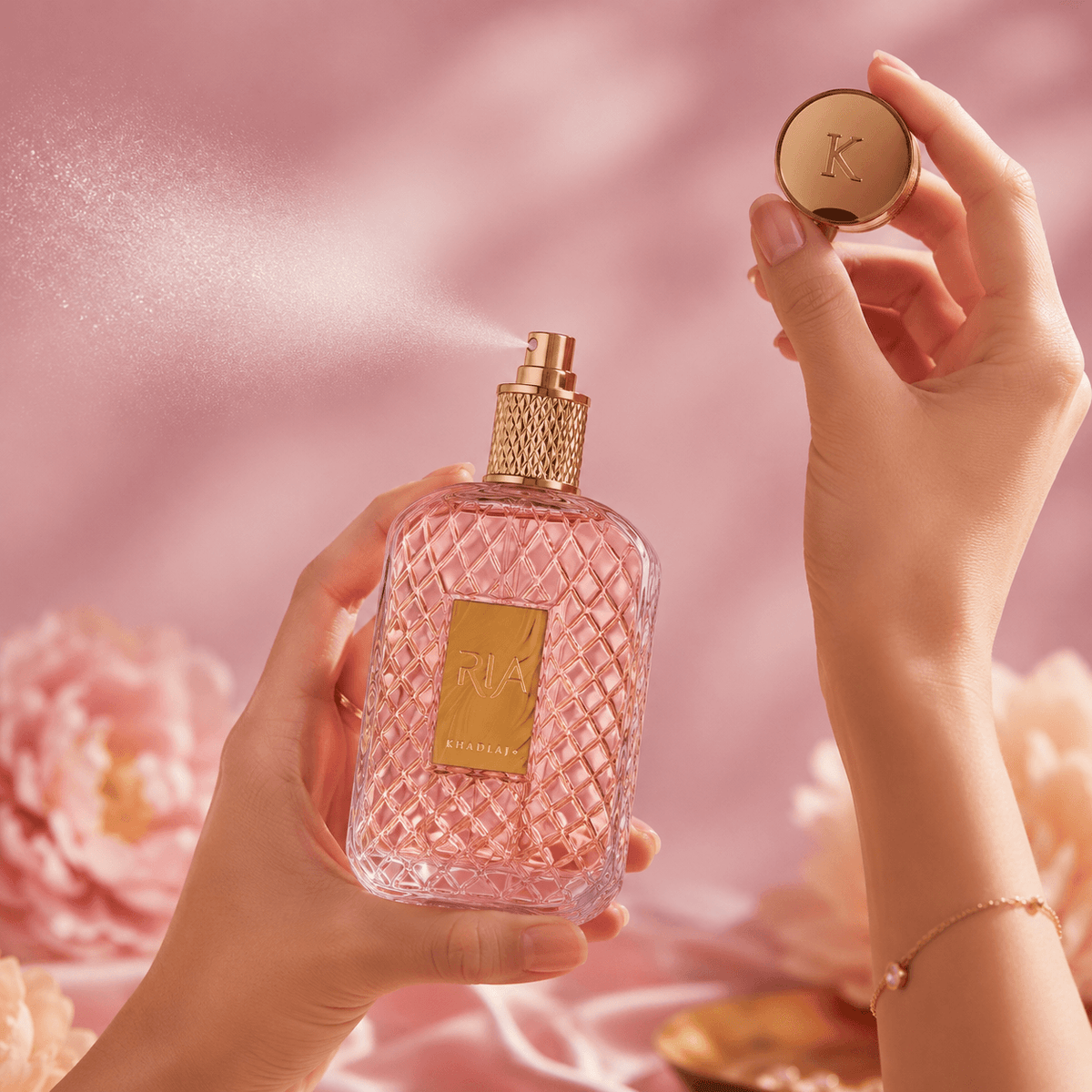 Khadlaj Ria fragrance notes with cherry, raspberry, strawberry, grapefruit, black currant and patchouli
